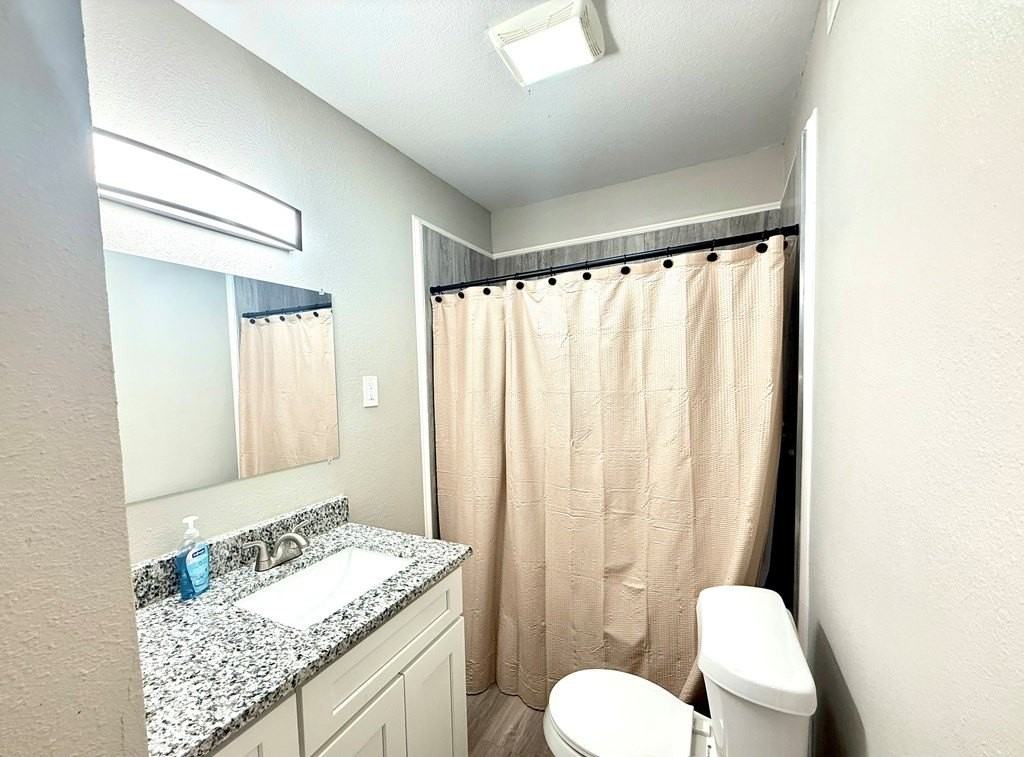 303 Fiesta Ave - Photo 6 of 16