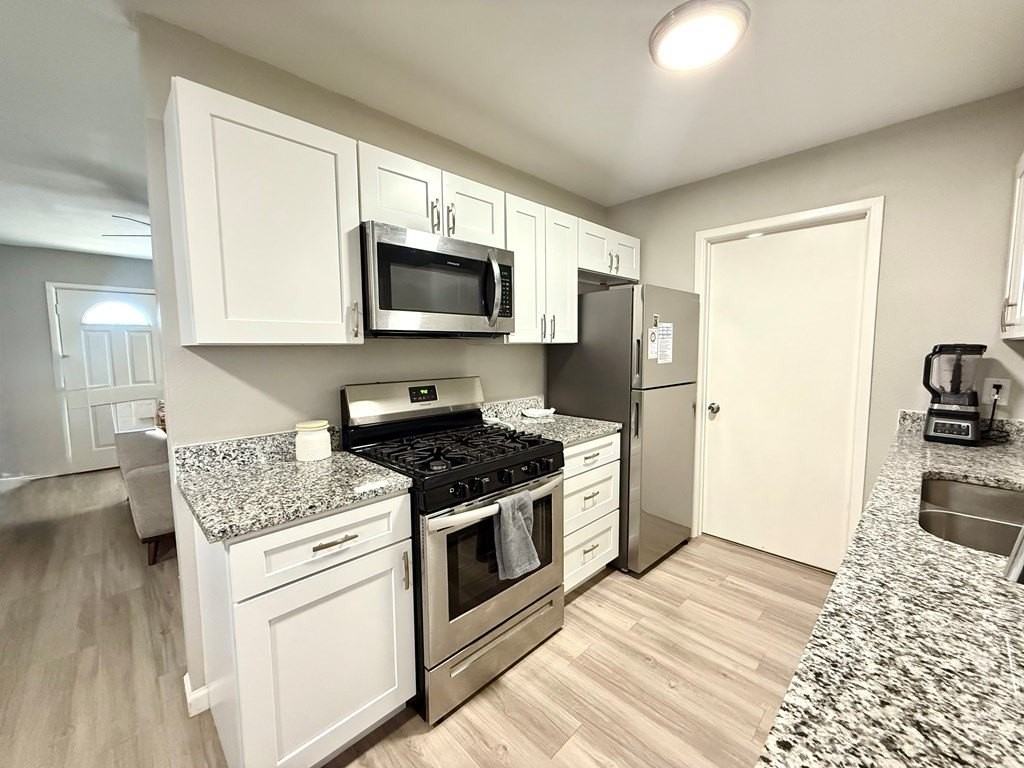 303 Fiesta Ave - Photo 7 of 16