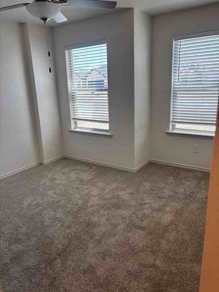 2508 Country Club Dr - Photo 3 of 11