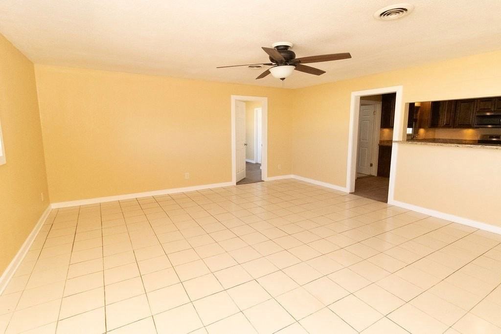 910 N Carol Ave - Photo 4 of 20