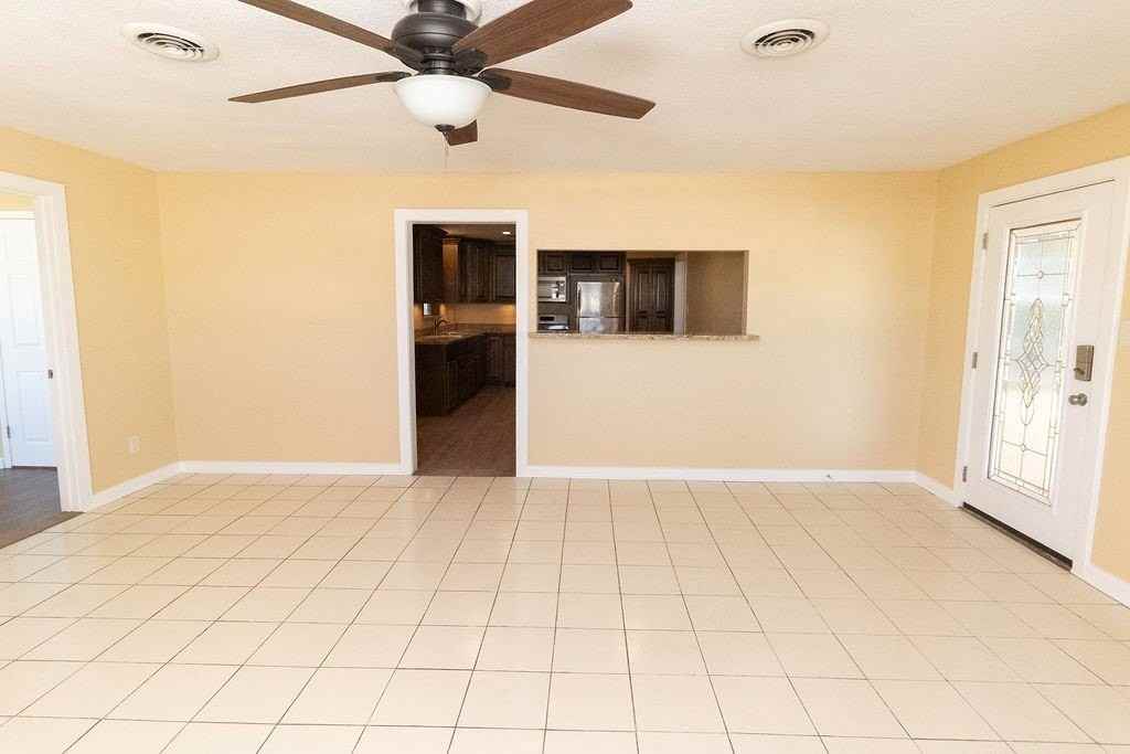 910 N Carol Ave - Photo 5 of 20