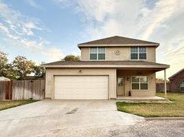 featured image of 604 Northeast Avenue E Place