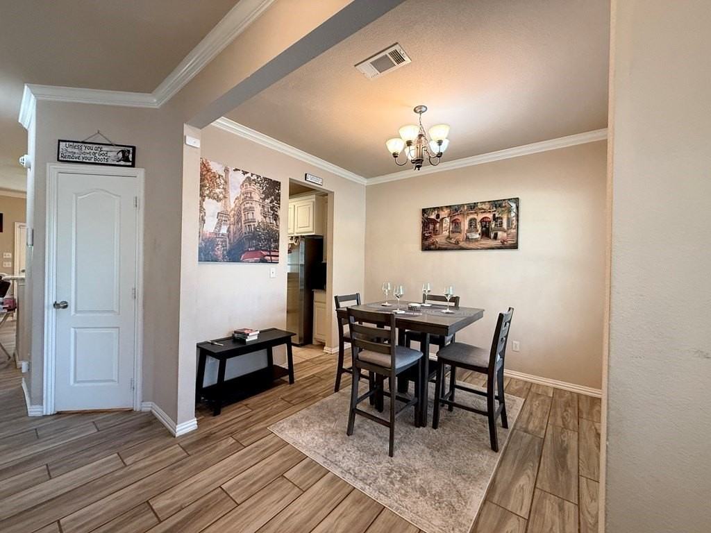 604 Northeast Avenue E Place - Photo 2 of 31