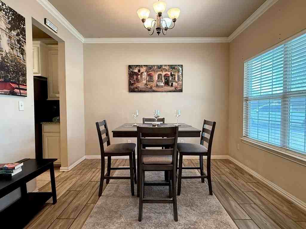 604 Northeast Avenue E Place - Photo 3 of 31