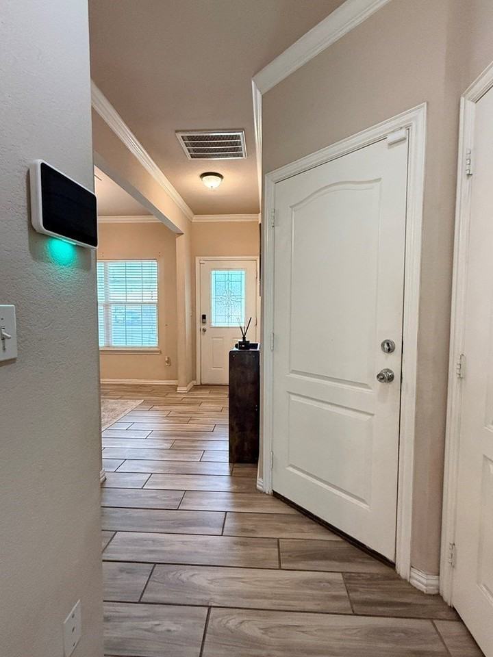 604 Northeast Avenue E Place - Photo 7 of 31