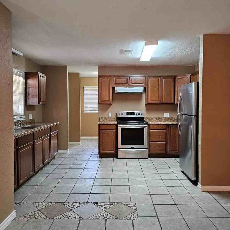 801 W Golf Course Rd - Photo 3 of 22