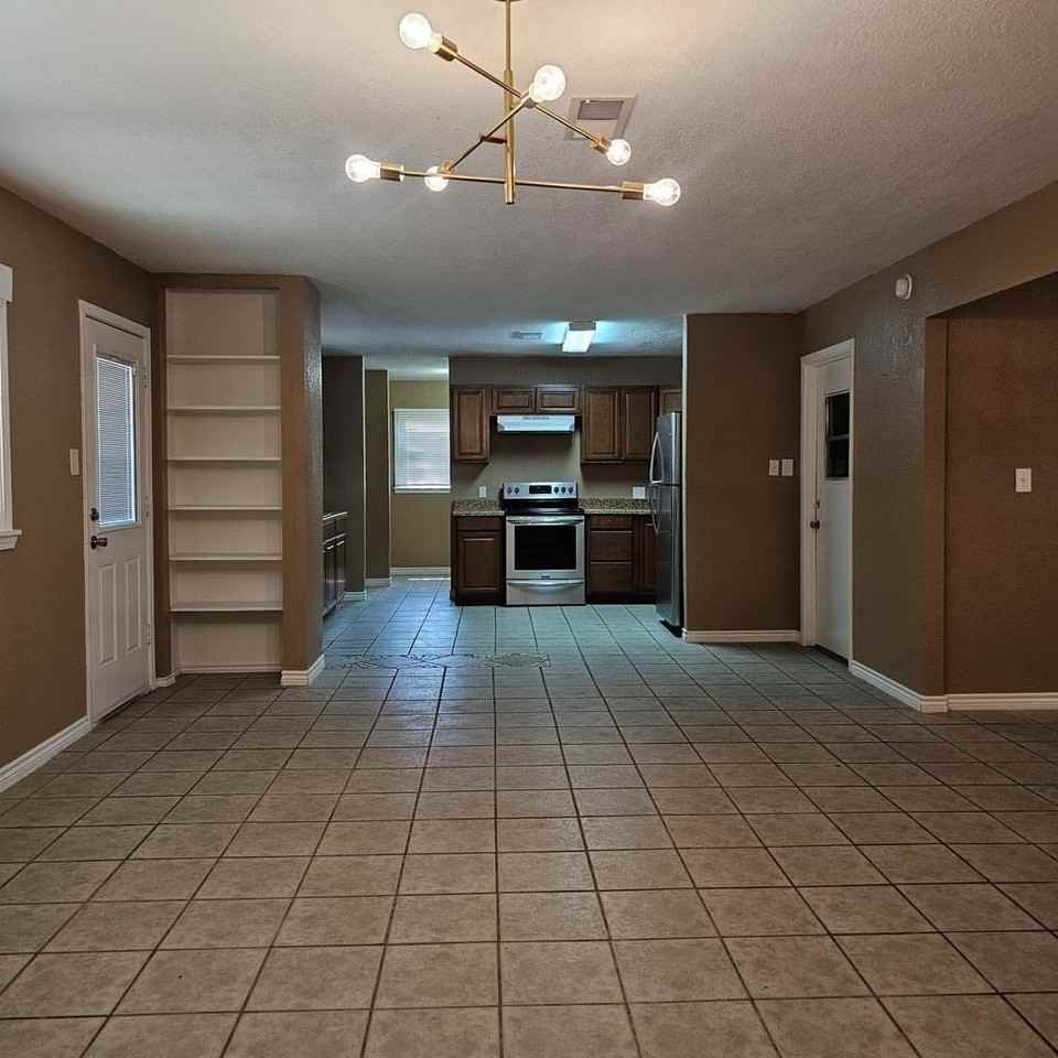 801 W Golf Course Rd - Photo 7 of 22