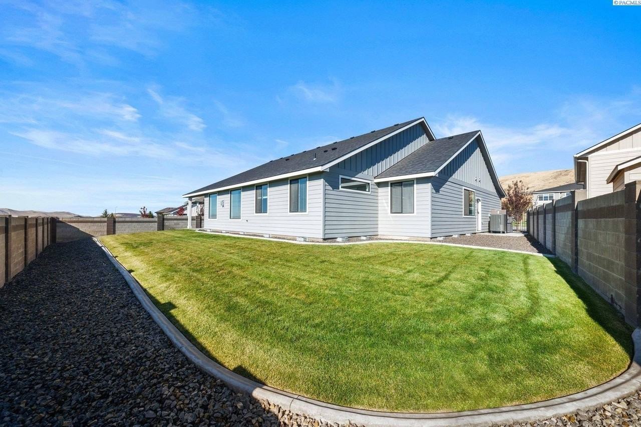 3923 Highview Street - Photo 2 of 48