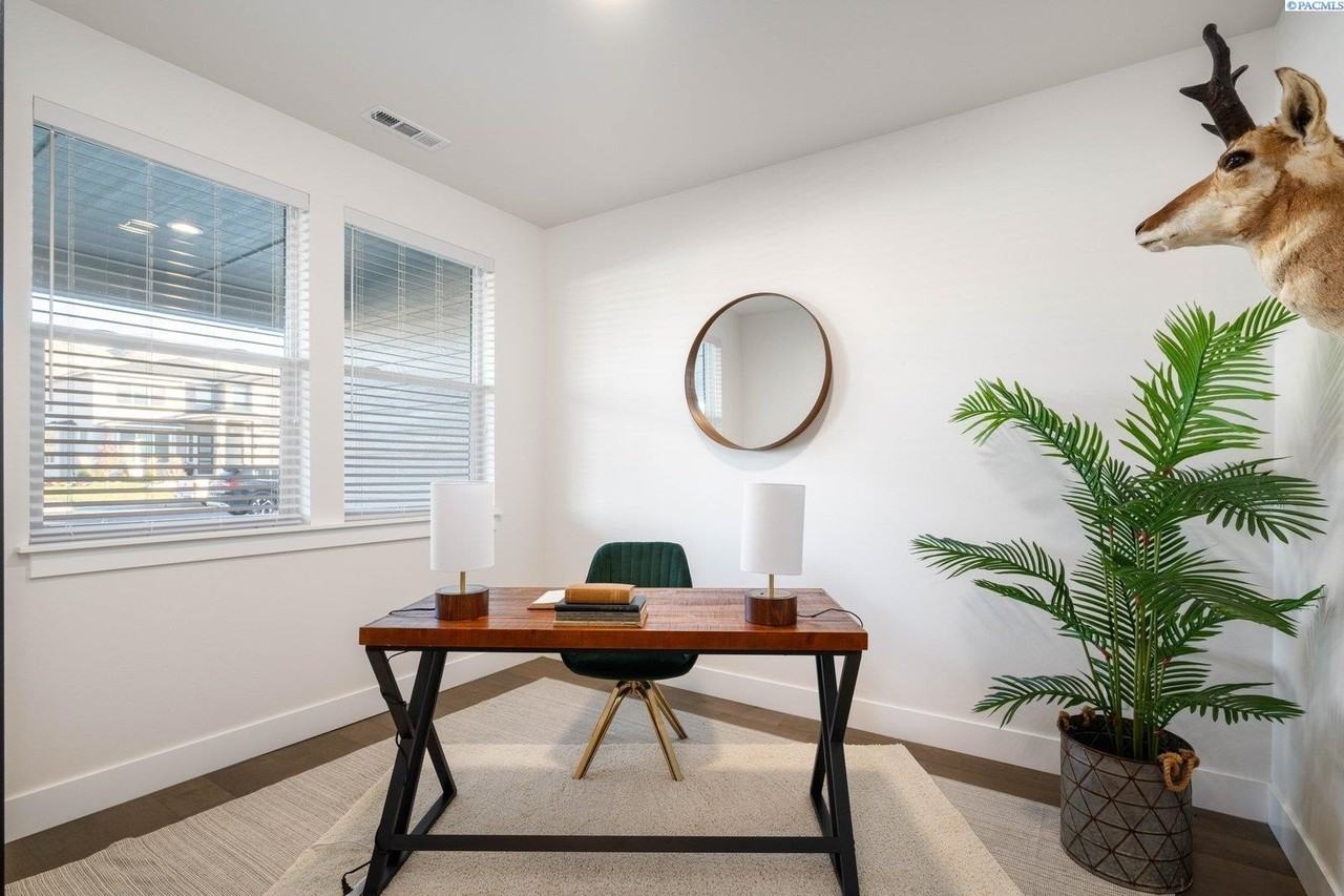 3923 Highview Street - Photo 7 of 48