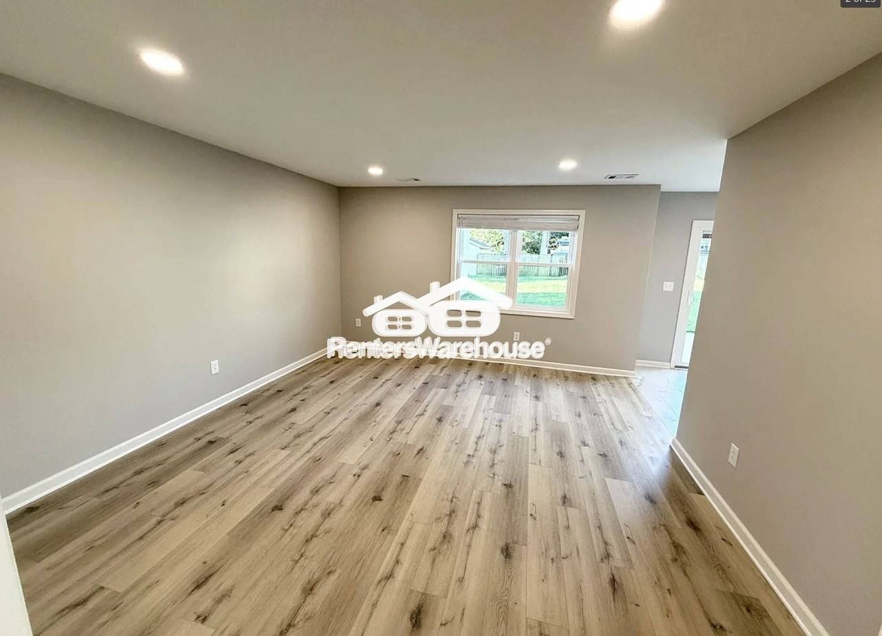 7101 West 69th Street - Photo 2 of 21
