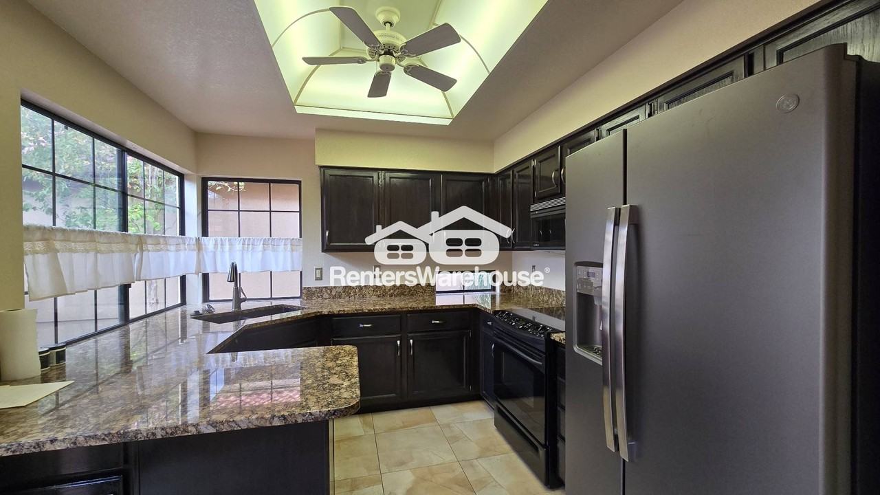 311 East Suntree Street - Photo 5 of 28