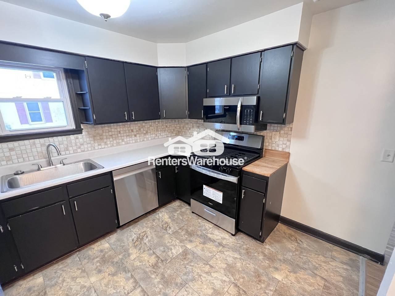 5568 Humboldt Ave N - Photo 3 of 23