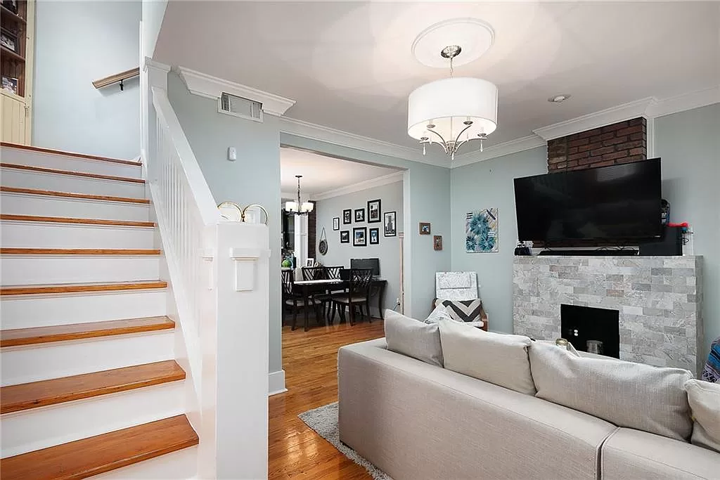 703 Northwest 20th Street #2 - Photo 3 of 12