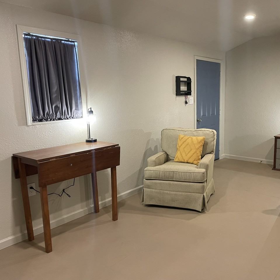 4319 Country Club Dr - Photo 3 of 9