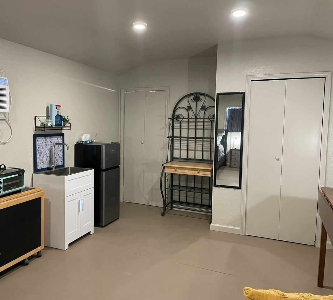 4319 Country Club Dr - Photo 4 of 9