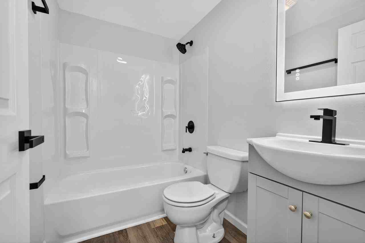 2705 Center St #D - Photo 7 of 19