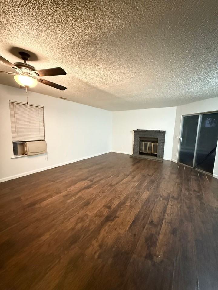 2509 North Knoll Avenue - Photo 2 of 11