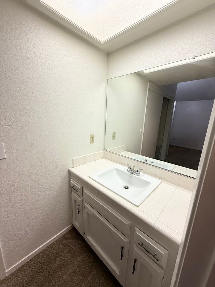 2509 North Knoll Avenue - Photo 6 of 11