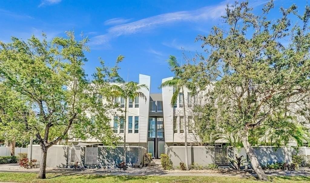 703 Southeast 16th Court