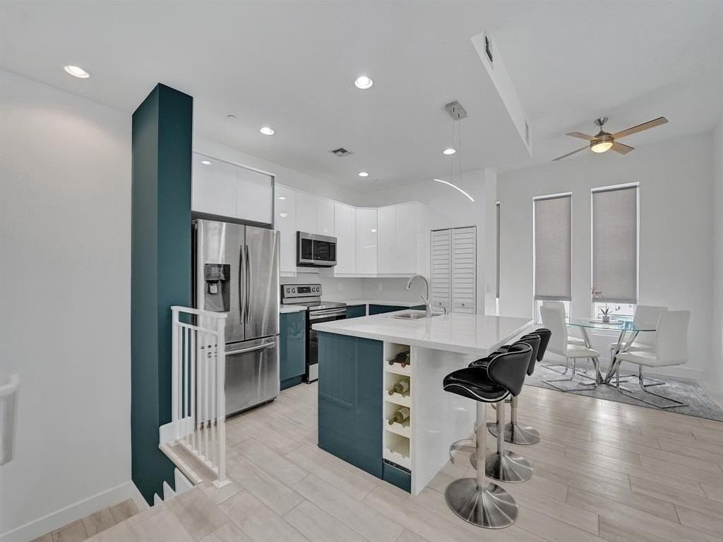 703 Se 16th Ct - Photo 4 of 36