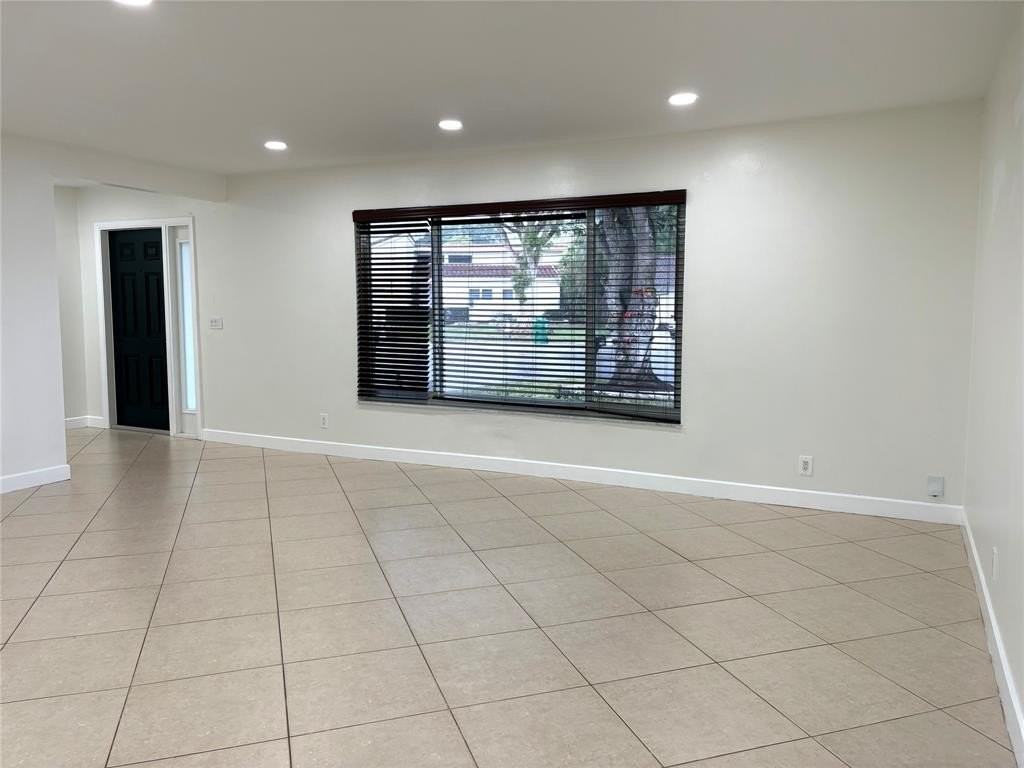 11922 Nw 26th Pl - Photo 3 of 15