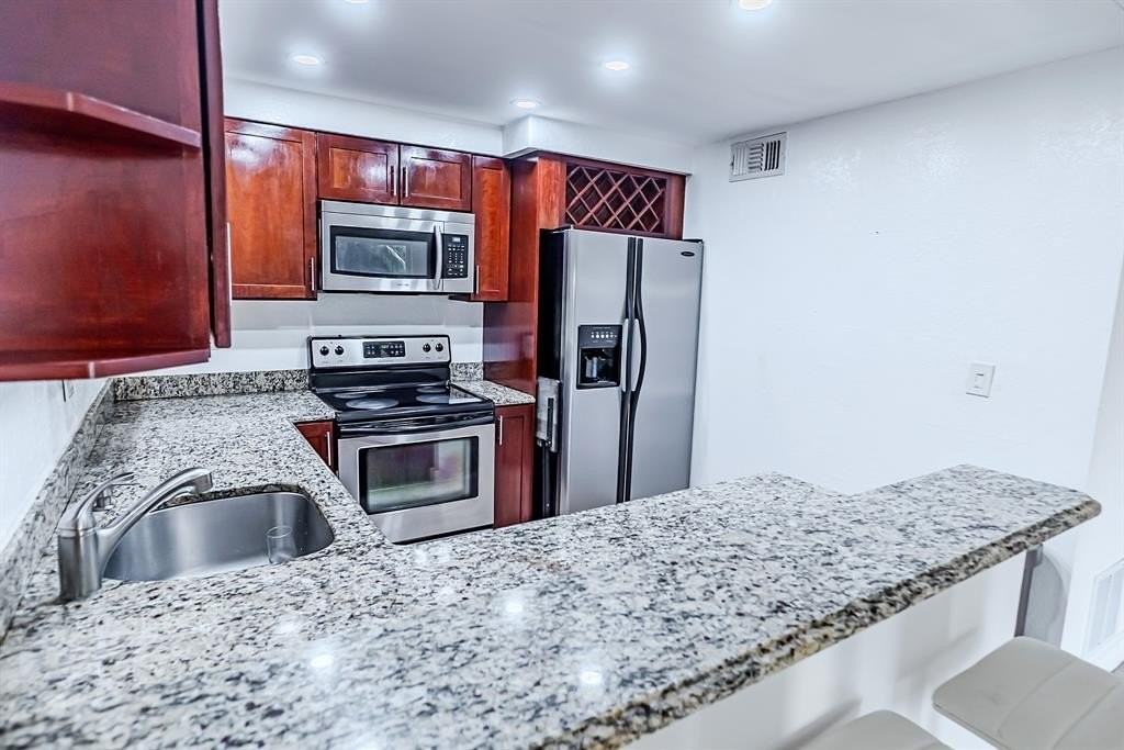 2900 Ne 30th St #3F - Photo 4 of 30