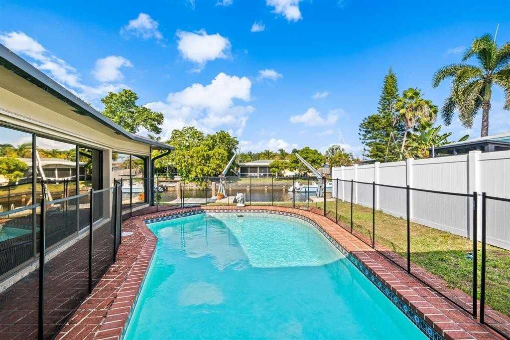 1601 Ne 63rd St - Photo 6 of 24