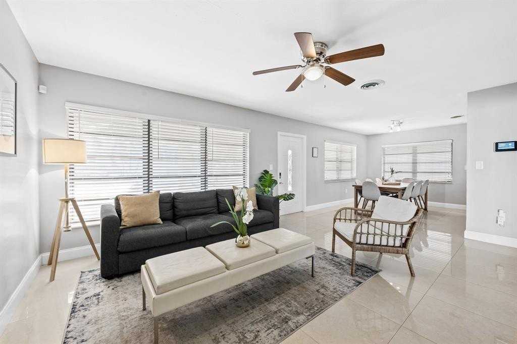 1601 Ne 63rd St - Photo 7 of 24