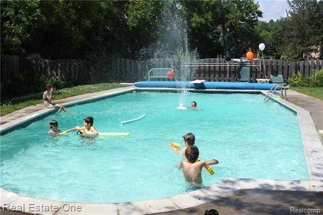 5837 Folkstone Dr - Photo 5 of 50