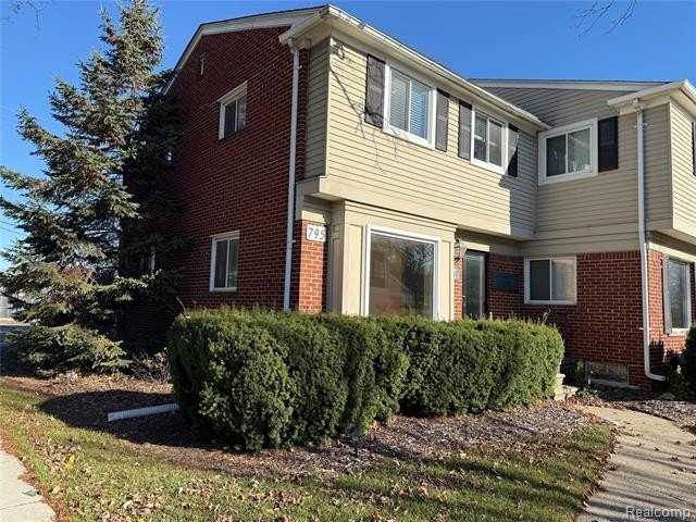 1111 Holland St - Photo 2 of 25