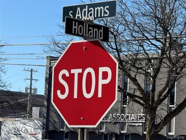 1111 Holland St - Photo 4 of 25