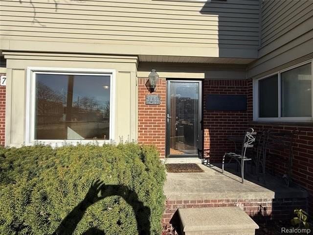 1111 Holland St - Photo 5 of 25