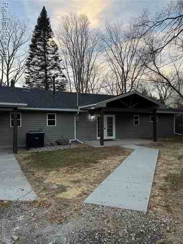 7889 Chilson Rd - Photo 3 of 17