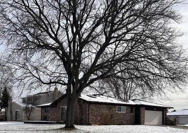 2219 Belmont Dr - Photo 2 of 25