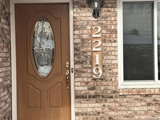 2219 Belmont Dr - Photo 4 of 25