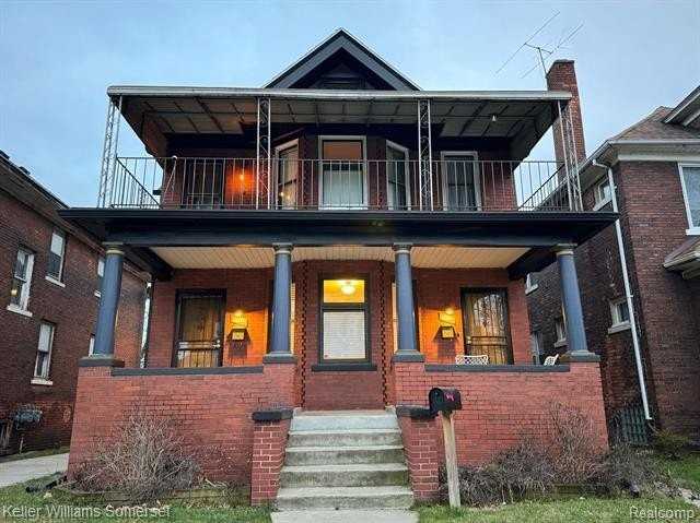 2457 Lothrop St - Photo 2 of 15