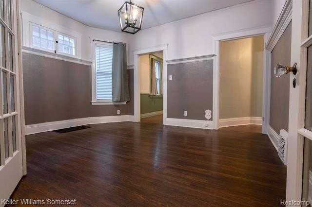 2457 Lothrop St - Photo 3 of 15