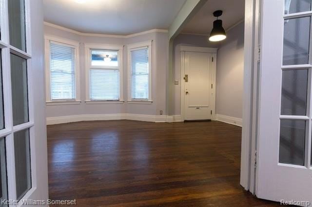 2457 Lothrop St - Photo 4 of 15