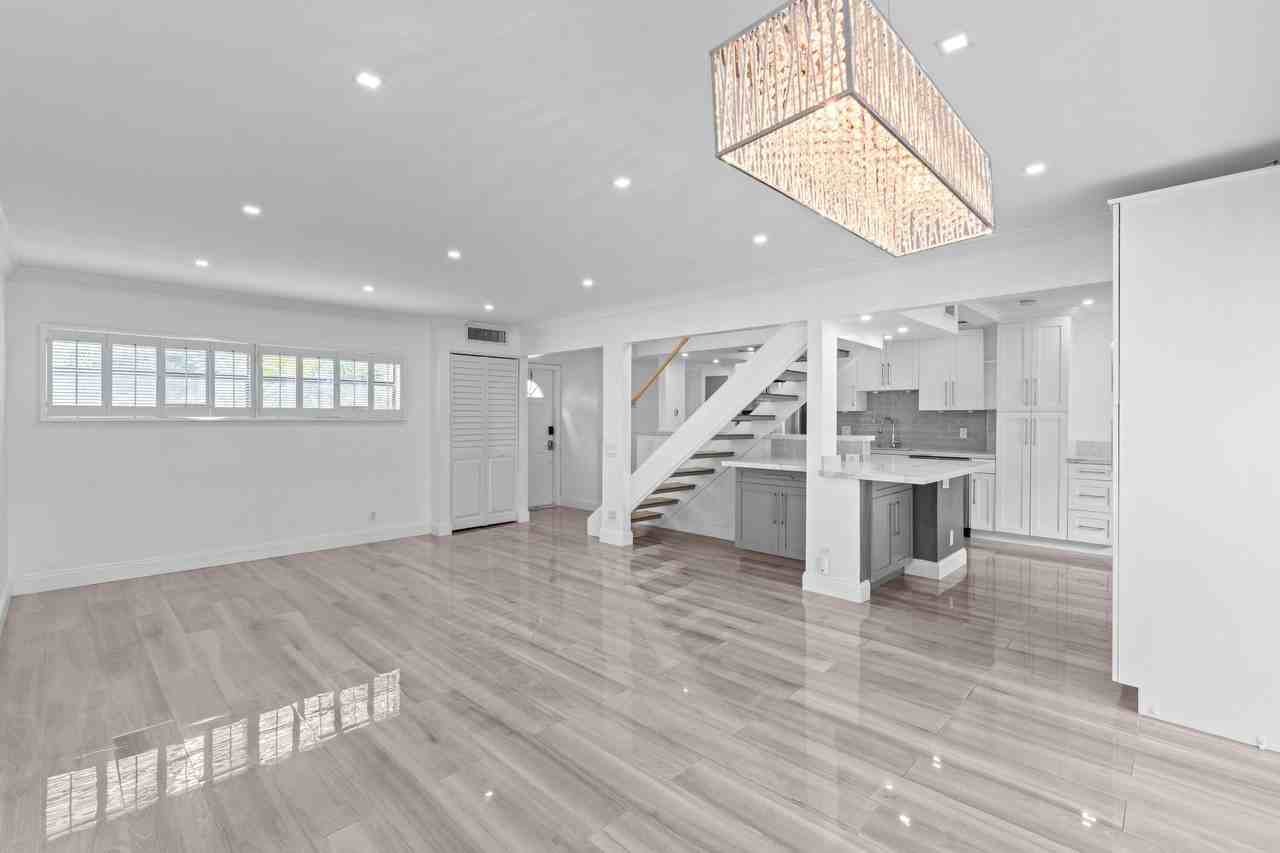 149 Nw 70th St - Photo 7 of 25