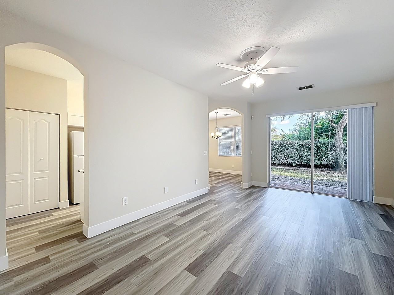 1010 Seminole Palms Dr - Photo 5 of 24