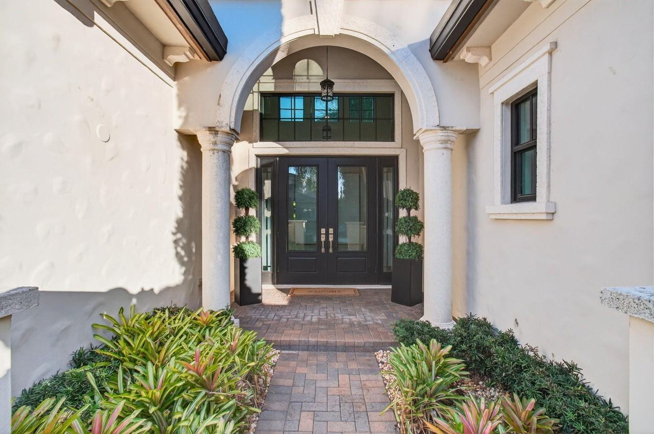 17662 Cadena Dr - Photo 5 of 50