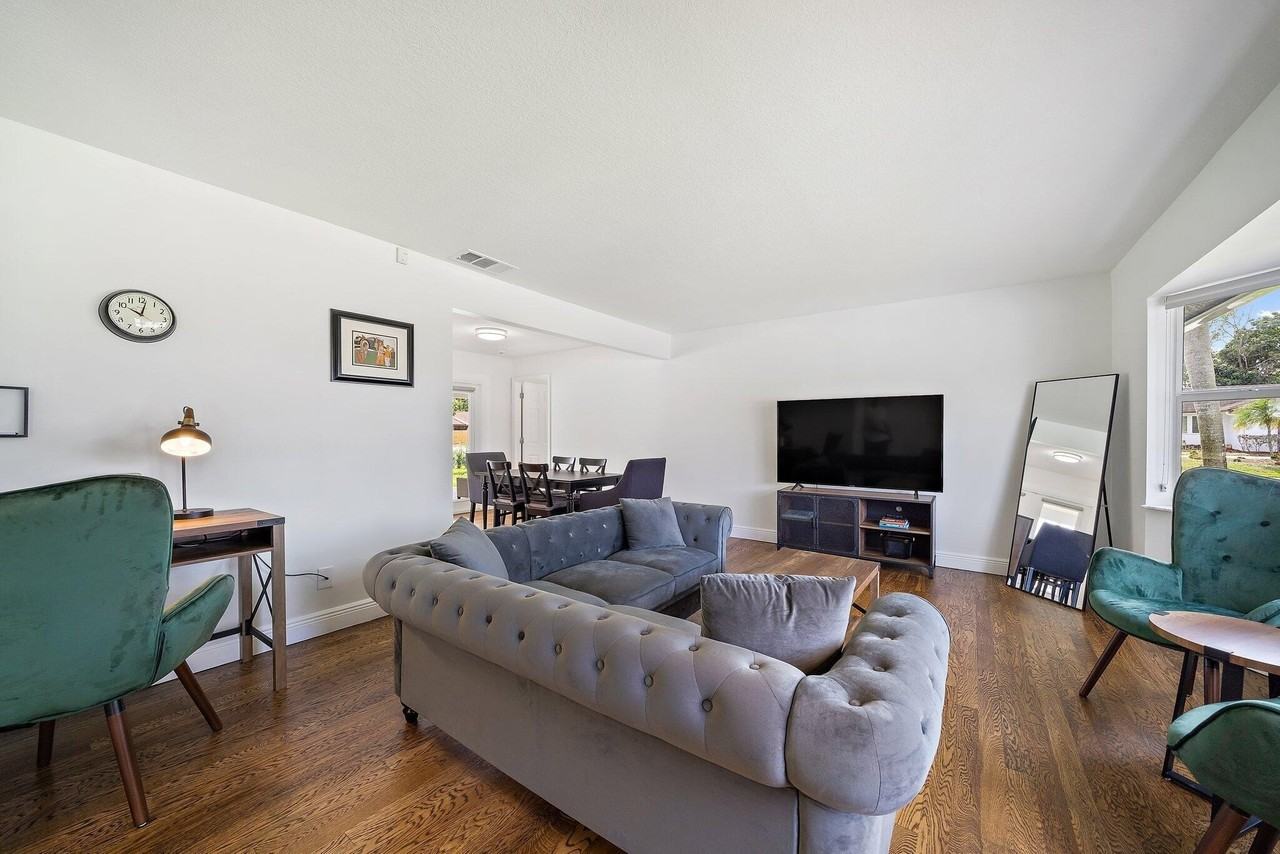 1342 Essex Drive - Photo 4 of 50