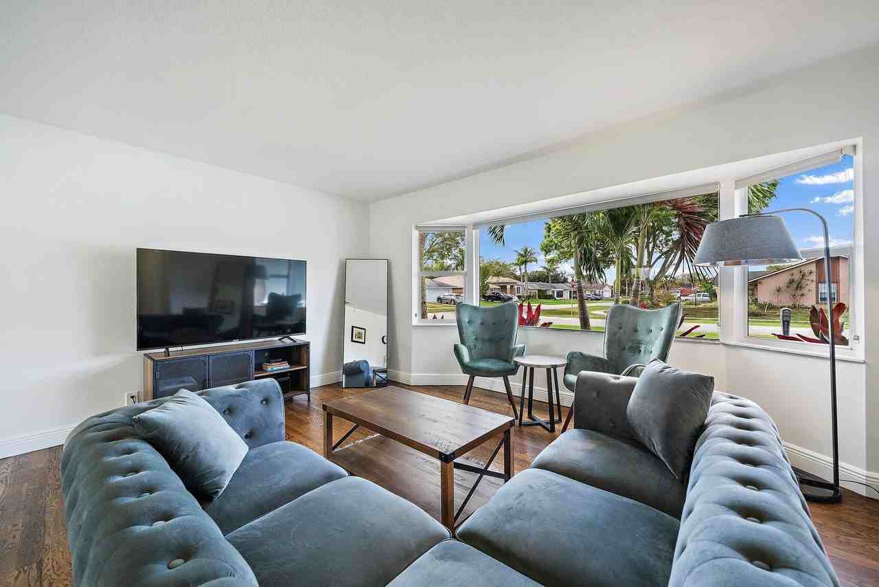 1342 Essex Drive - Photo 7 of 50