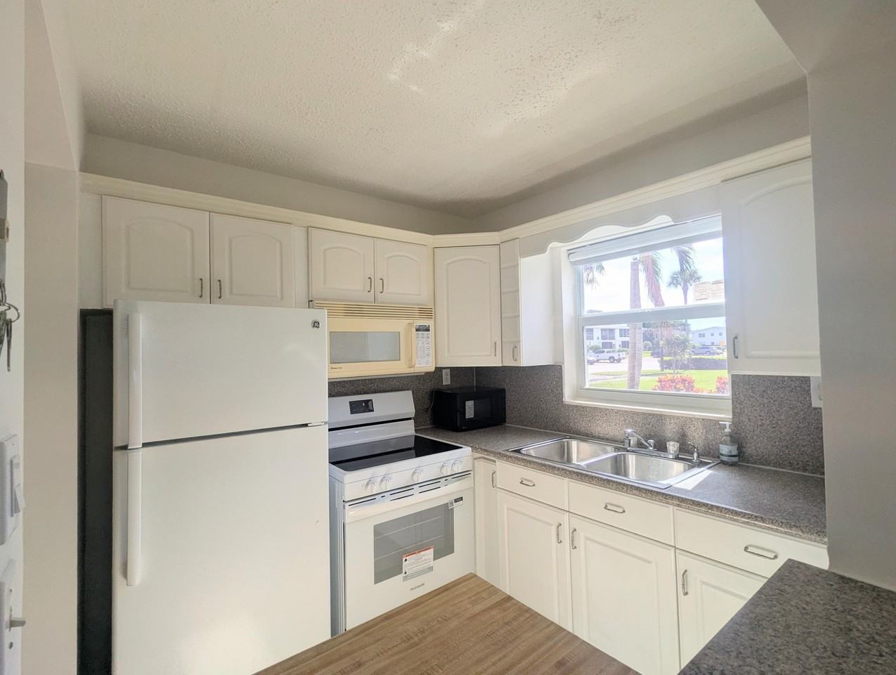 60 Andover C - Photo 4 of 26