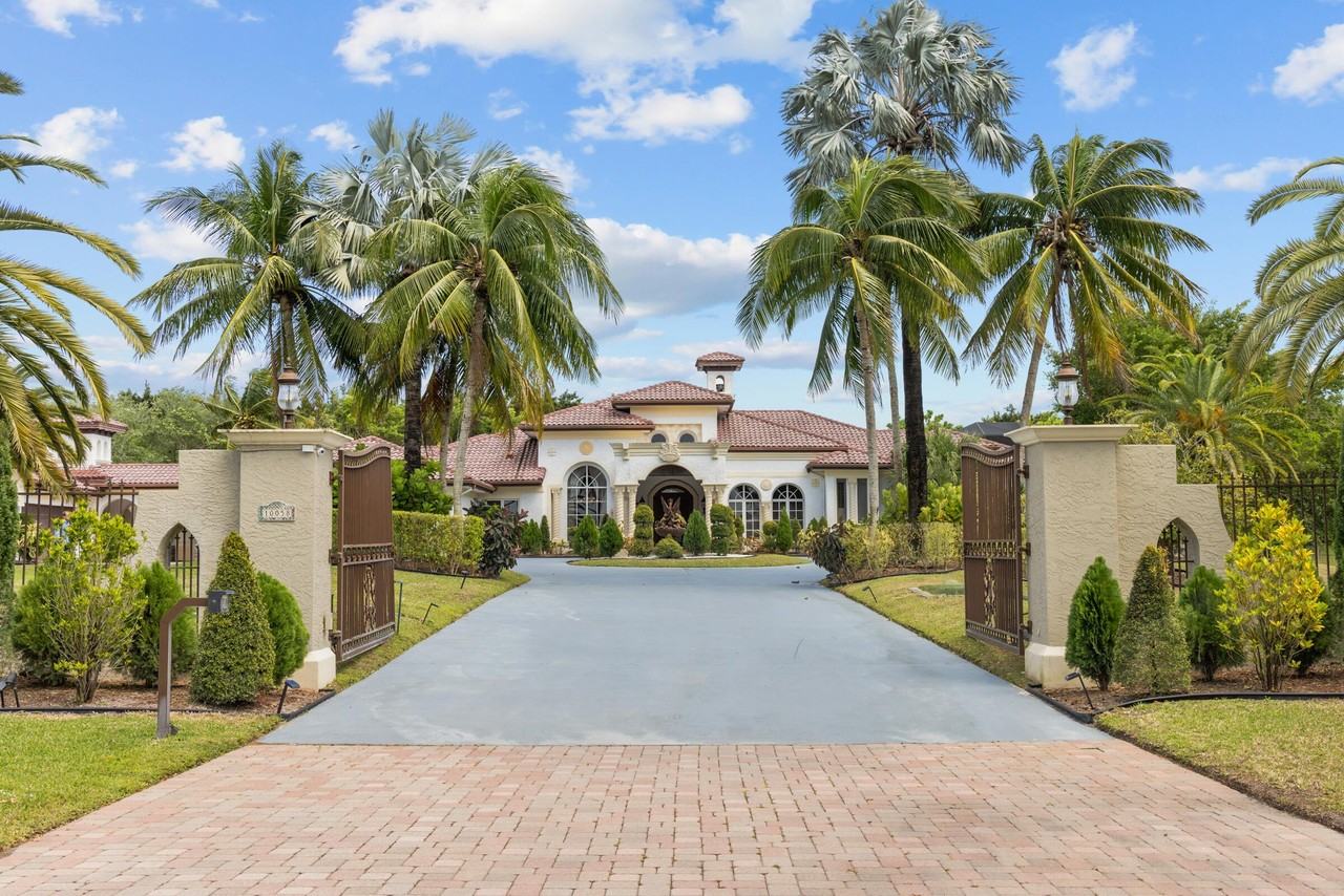 10058 El Caballo Court - Photo 3 of 50