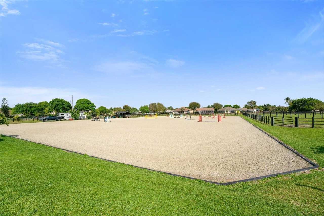 2040 Galloway Trl - Photo 3 of 45