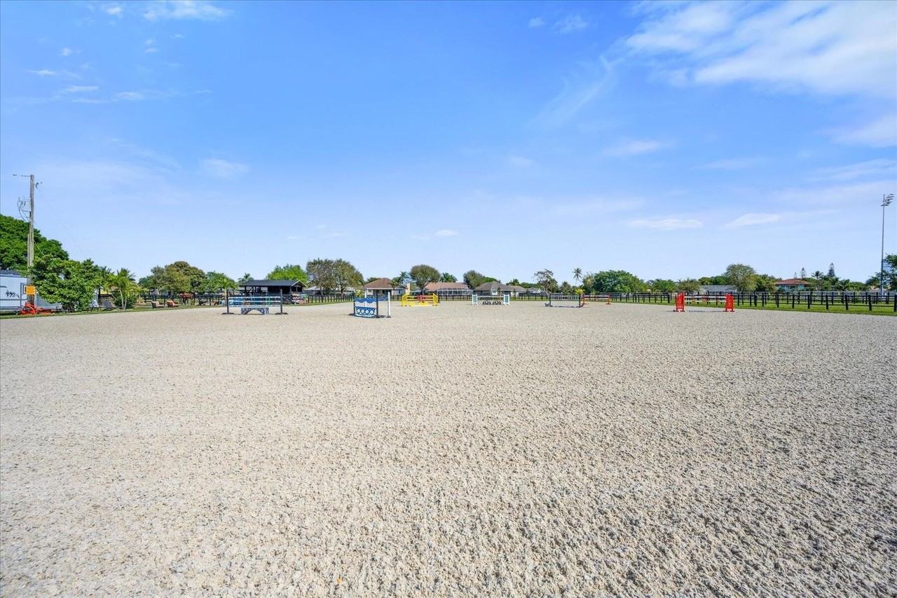 2040 Galloway Trl - Photo 4 of 45