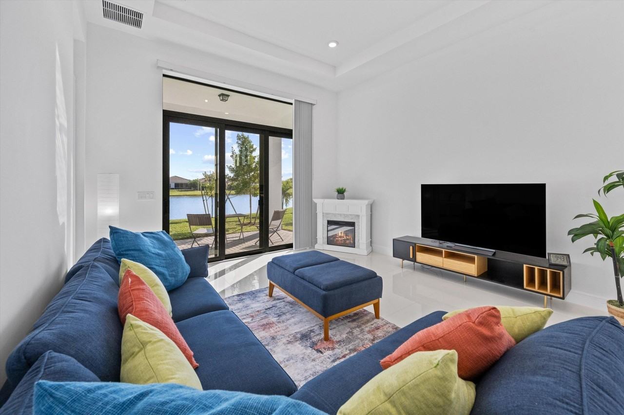 4823 Saint Armands Way - Photo 6 of 47