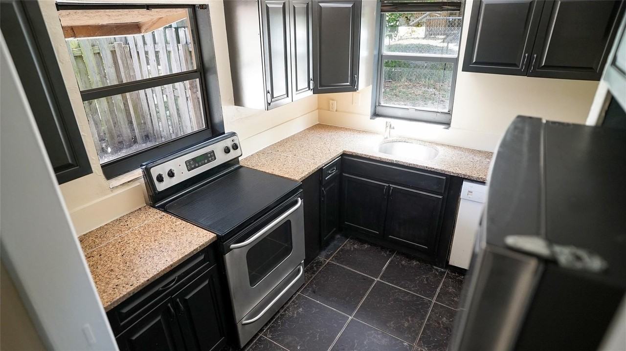 1029 S C St - Photo 3 of 6