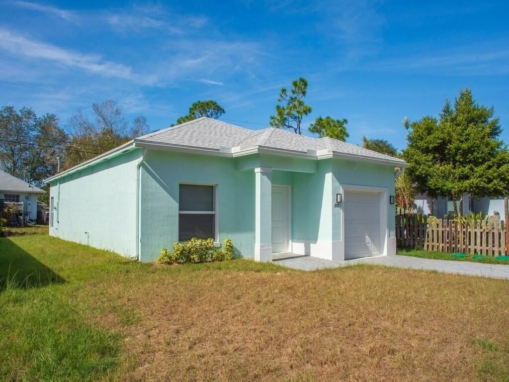 2505 87th Ave - Photo 3 of 21